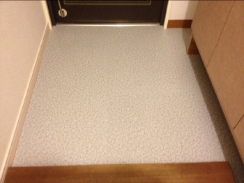 新しい便器が設置されました。以前のものよりコンパクトになり、空間が広々使えるようになりました。ウォシュレットタイプで機能性も抜群です。