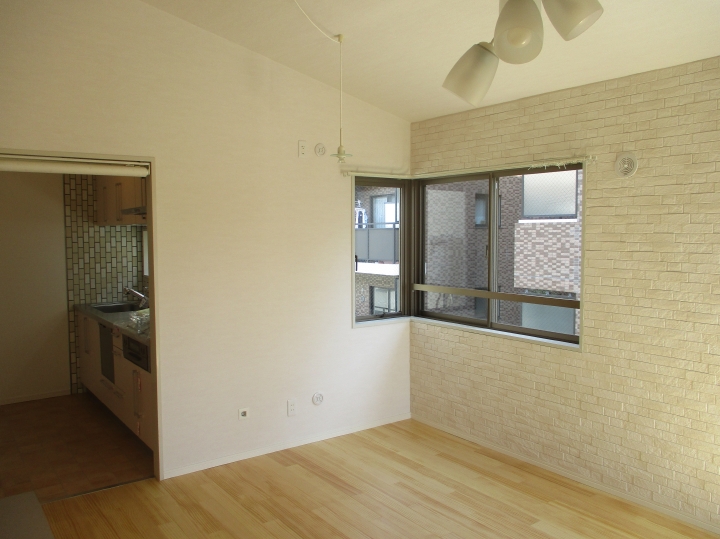 さいたま市　S様邸　全面無垢材フローリング・クロス内装リノベーション事例